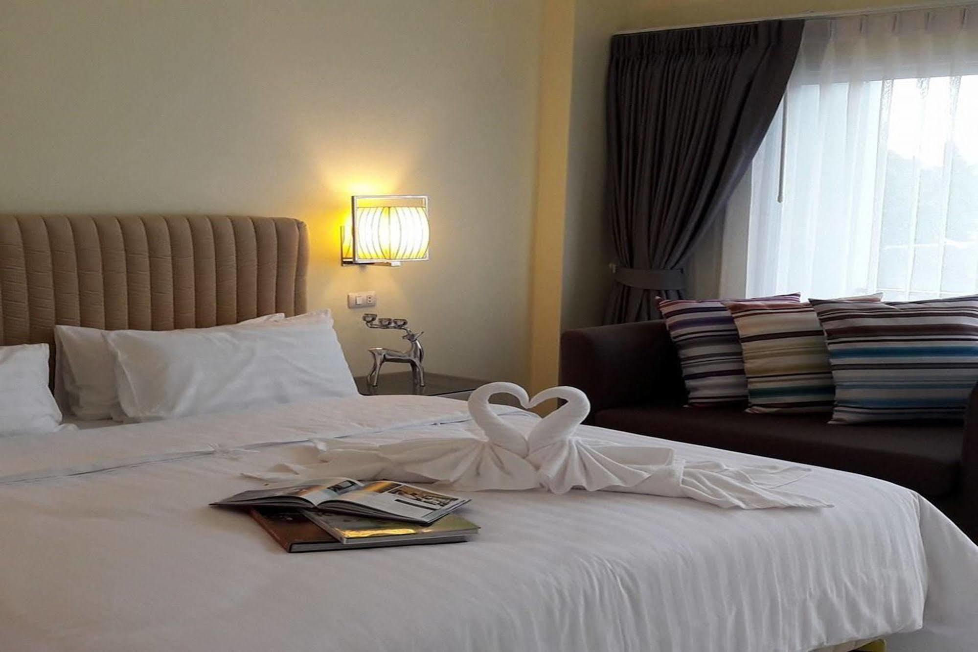 צ'ומפון Southgate Residence Hotel - Sha Certified מראה חיצוני תמונה