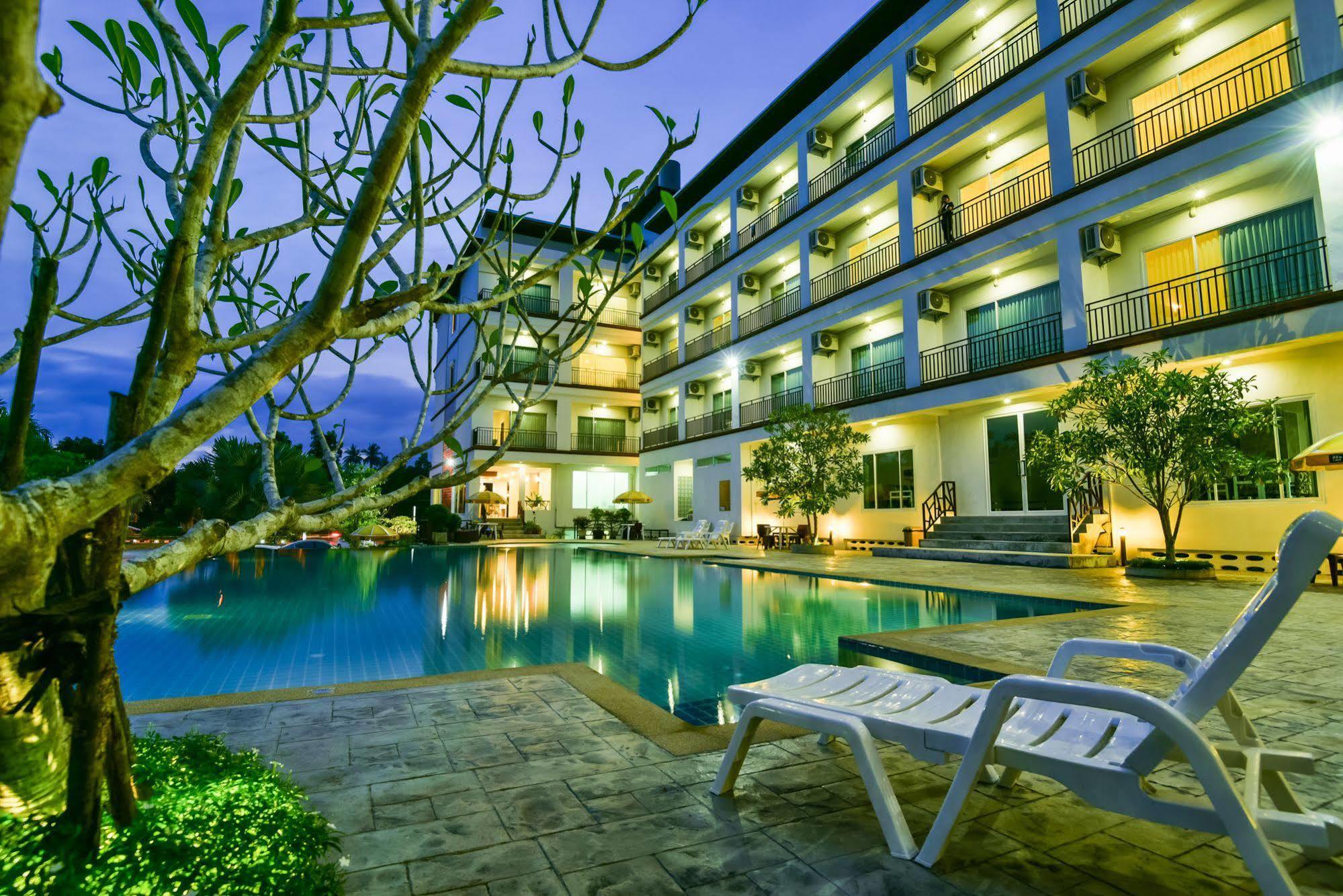 צ'ומפון Southgate Residence Hotel - Sha Certified מראה חיצוני תמונה