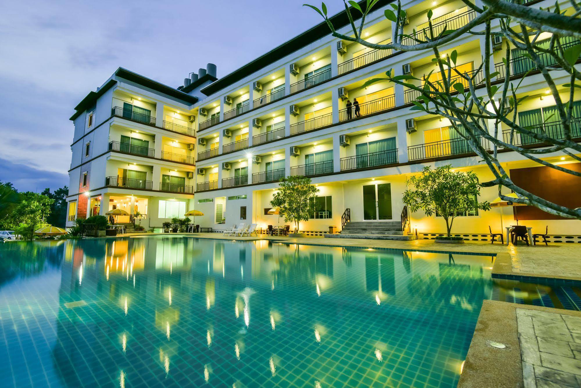 צ'ומפון Southgate Residence Hotel - Sha Certified מראה חיצוני תמונה