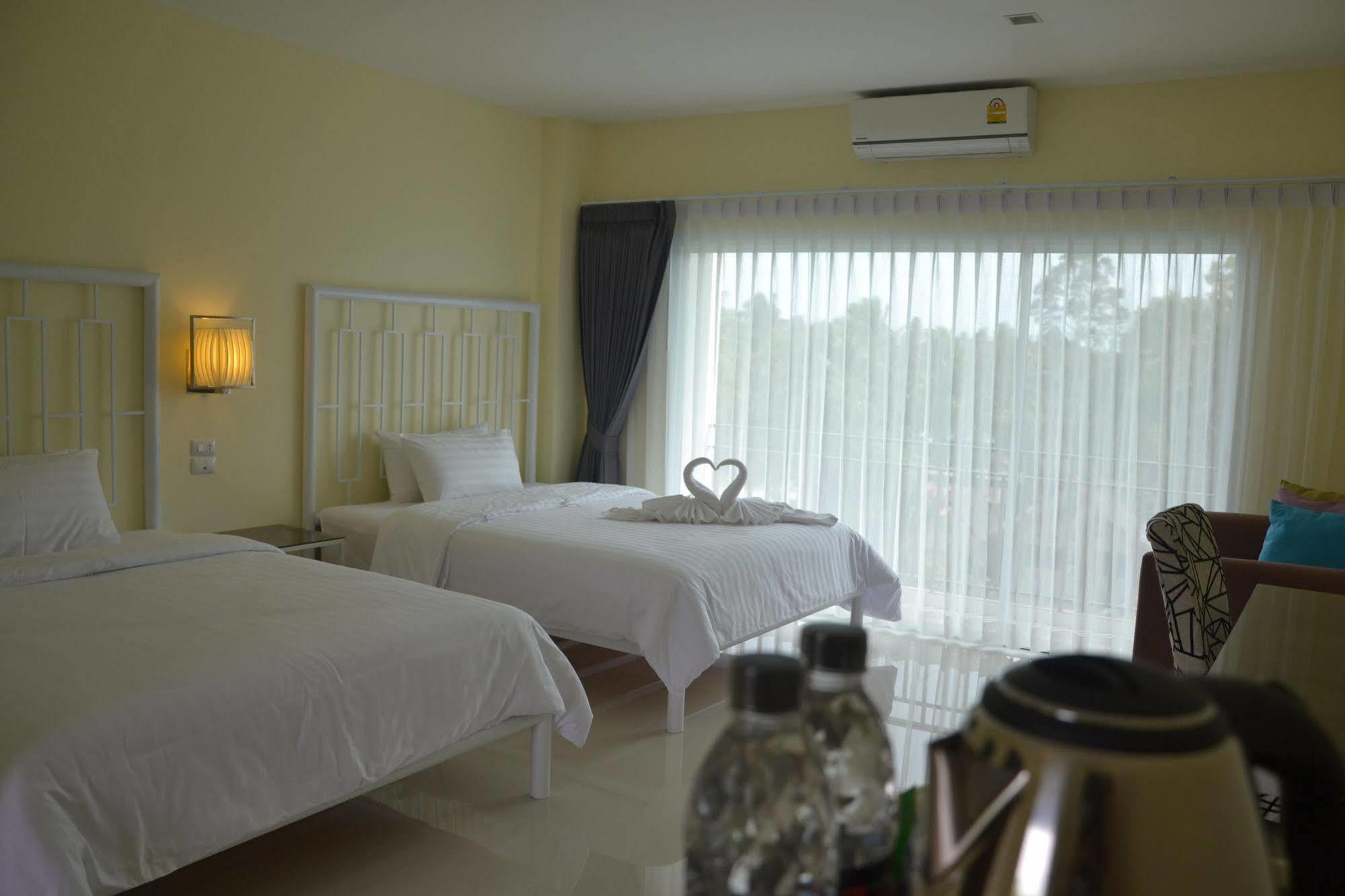 צ'ומפון Southgate Residence Hotel - Sha Certified מראה חיצוני תמונה