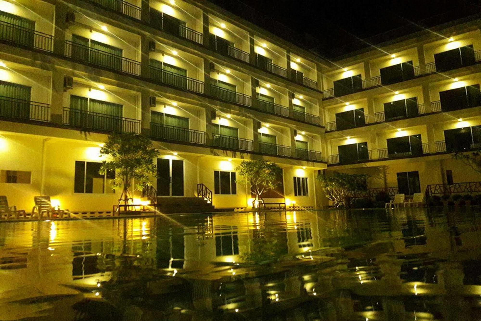 צ'ומפון Southgate Residence Hotel - Sha Certified מראה חיצוני תמונה